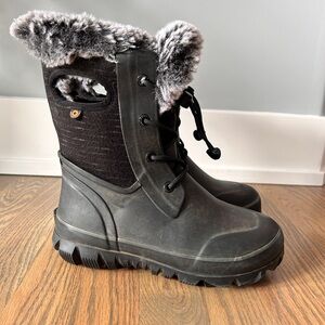 BOGS Girls Youth Size 4 Winter Boots – Waterproof & Insulated